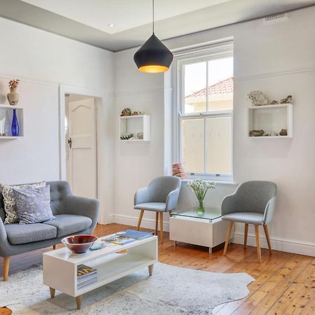 Behr Road Apartment With Sea View Patio Cape Town Luaran gambar