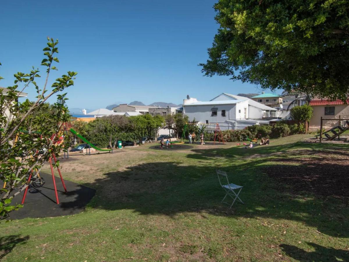 Behr Road Apartment With Sea View Patio Cape Town Luaran gambar