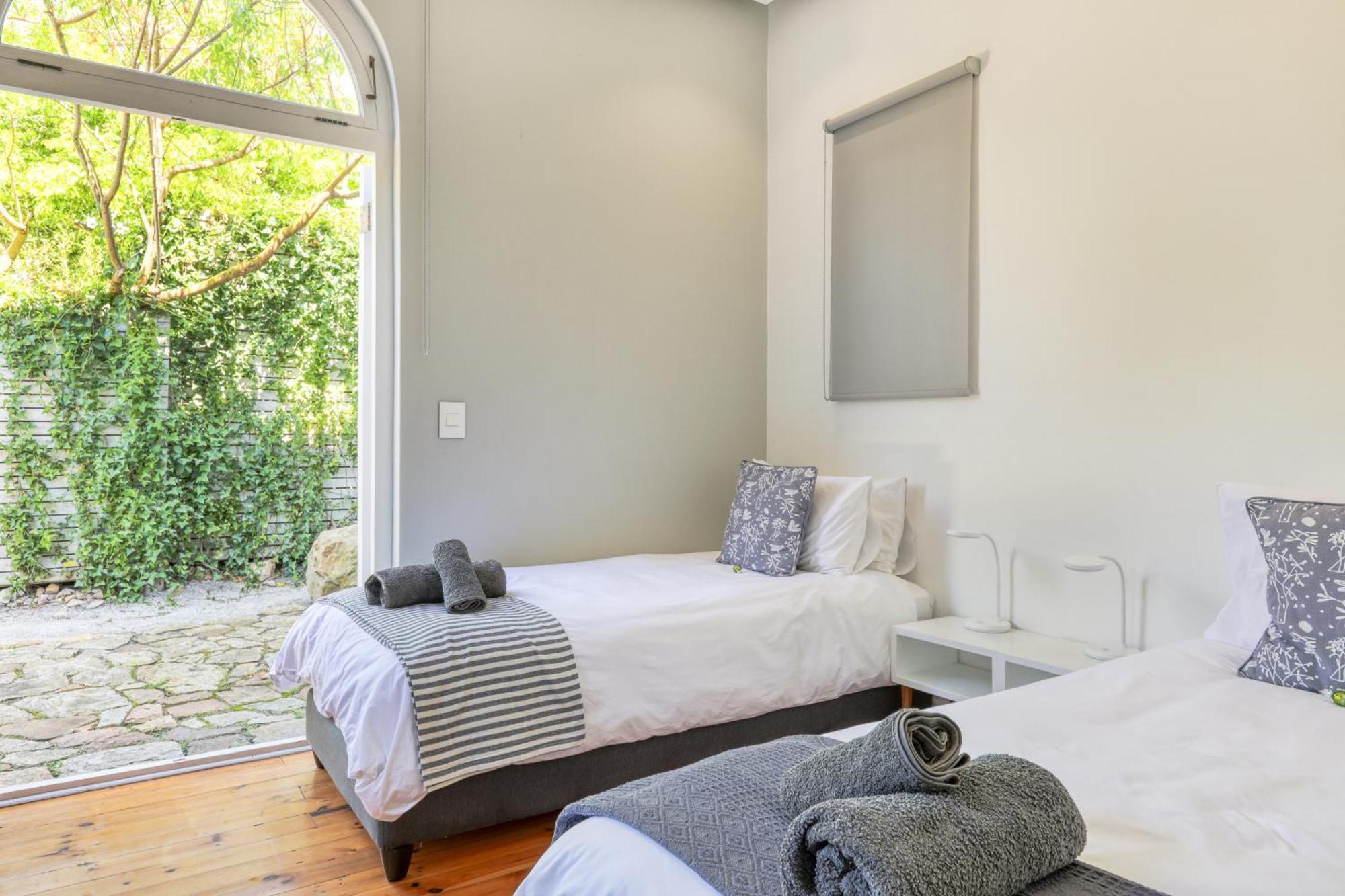 Behr Road Apartment With Sea View Patio Cape Town Luaran gambar